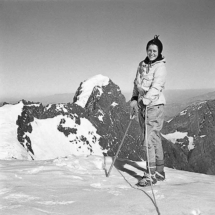 Dorly Marmillod en la cumbre del cerro Juncal. Chile, 1939 / (c) Marmillod/Turrel Marc. 