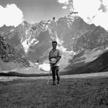 Frédéric Marmillod, frente al cerro Alto de los Leones. Primera ascensión con Dorly y Carlos Piderit, 1939 / (c) Marmillod/Turrel Marc. 